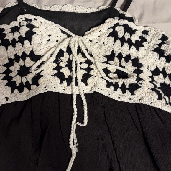 White and black crochet tank top, with flowy bottom. Spaghetti straps. - Picture 5 of 5